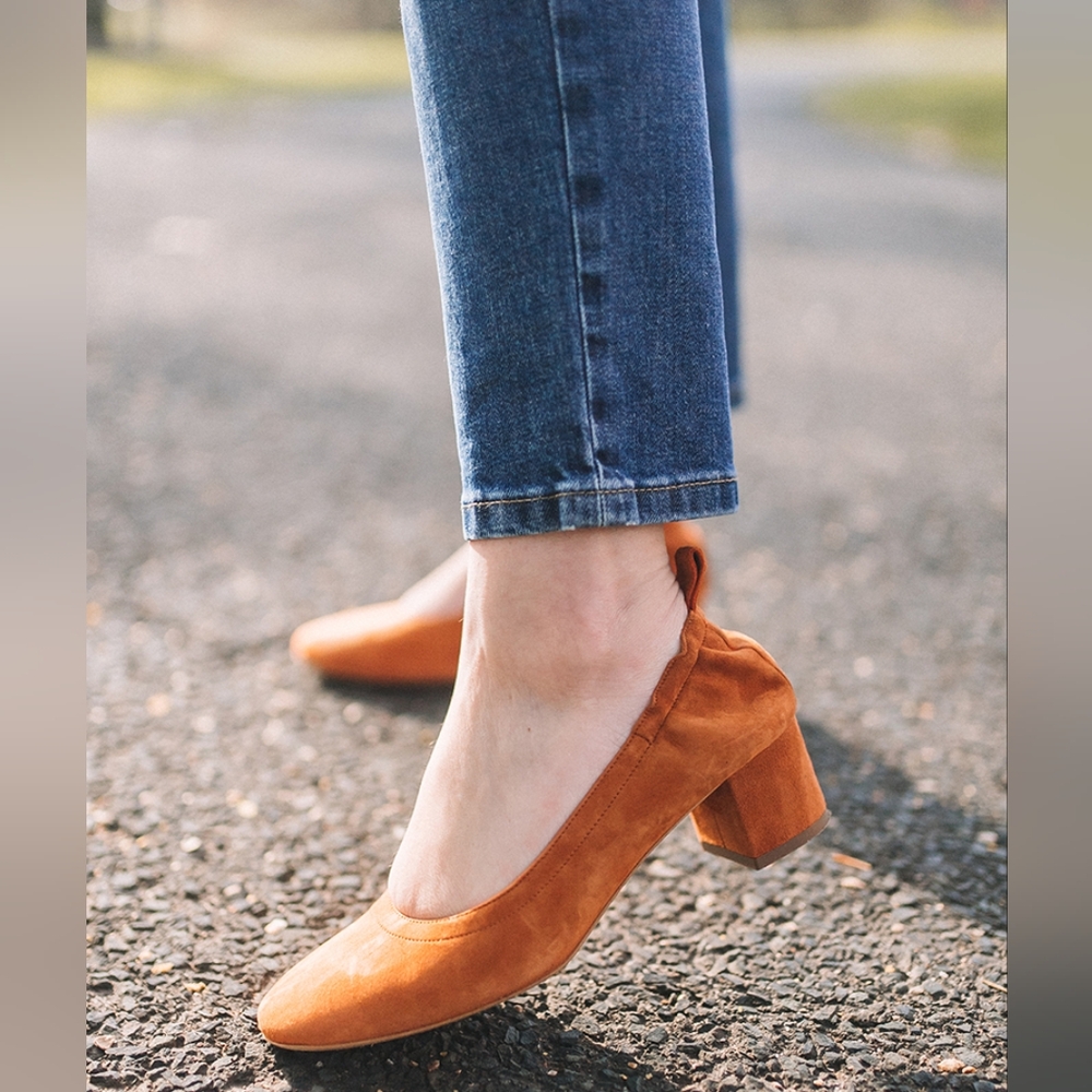 《 Everlane 》 Italian Suede Day Shoes